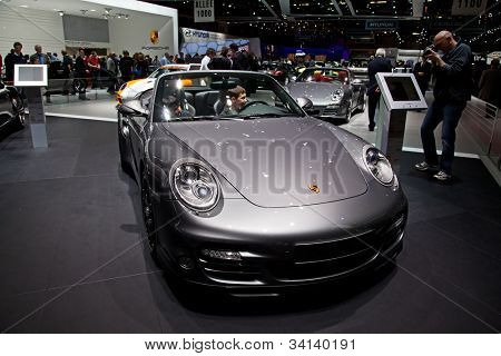 Genève - 8 marts: The Porsche 918 Cabrio udstillet på den 81 International Motor Show Palexpo-Gen