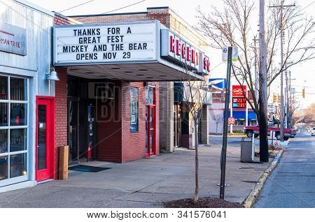 Edgewood, Pennsylvania, Usa 12/25/19 The Regent Square Movie Theater On Braddock Avenue, First Opene