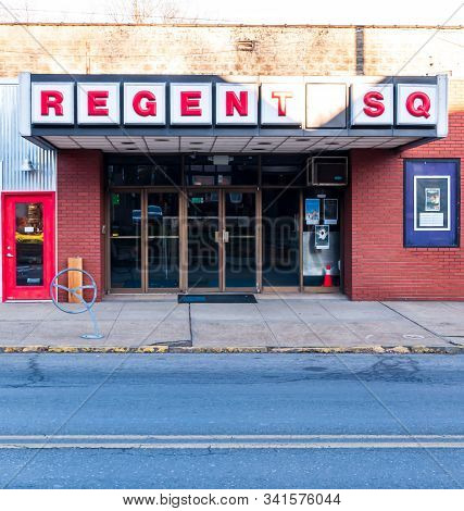 Edgewood, Pennsylvania, Usa 12/25/19 The Regent Square Movie Theater On Braddock Avenue, First Opene
