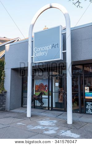 Edgewood, Pennsylvania, Usa 12/25/19 The Entrance On Braddock Avenue To The Concept Art Gallery, Fir
