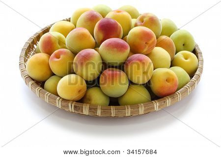 Reife Japanische Aprikose Früchte