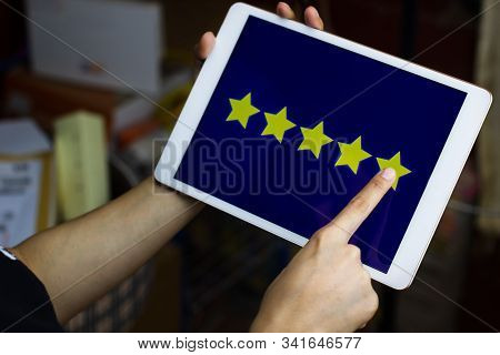Conceptual The Customer Responded To The Survey. The Client Using Hand Choose Five Star On Screen. D