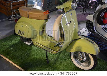 Pasig, Ph - Sept. 29: Vespa Vintage Motorcycle At Philippine Moto Heritage Weekend On September 29, 