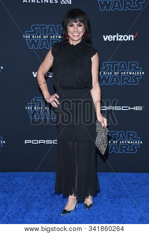 LOS ANGELES - DEC 16:  Constance Zimmer arrives for the ÃStar Wars: The Rise of SkywalkerÃ Premiere on December 16, 2019 in Hollywood, CA                