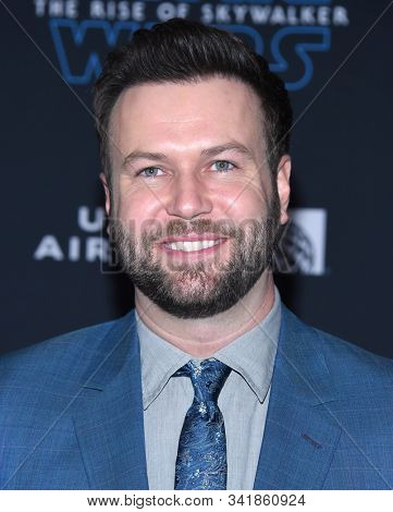 LOS ANGELES - DEC 16:  Taran Killam arrives for the ÃStar Wars: The Rise of SkywalkerÃ Premiere on December 16, 2019 in Hollywood, CA                