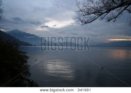 Escena de luna de Sunset Lake