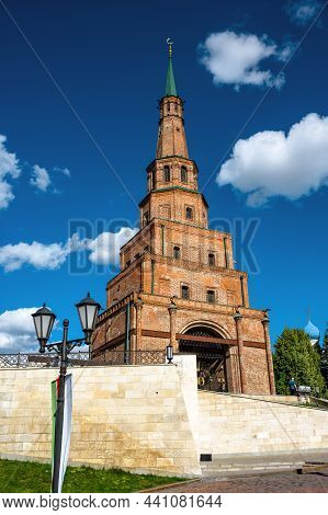 Kazan Kremlin, Tatarstan, Russia. Leaning Suyumbike Tower Is Famous Tourist Attraction Of Kazan. Ver