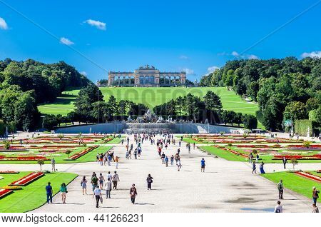 Vienna, Austria - August 9, 2011 : View Of Beautiful Schonbrunn Palace Garden With Gloriette And Nep