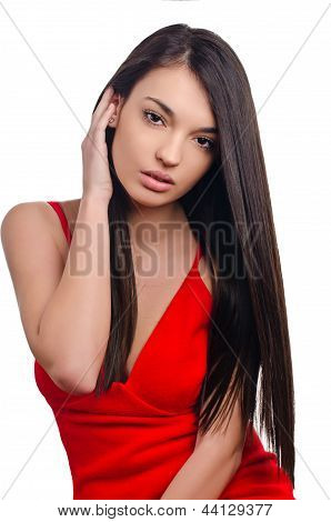 Sexy meisje in een rode jurk.