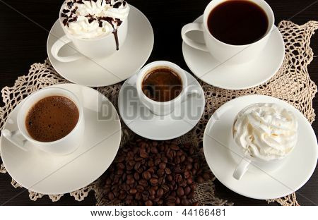 Sortiment af forskellige varm kaffe drikke tæt op