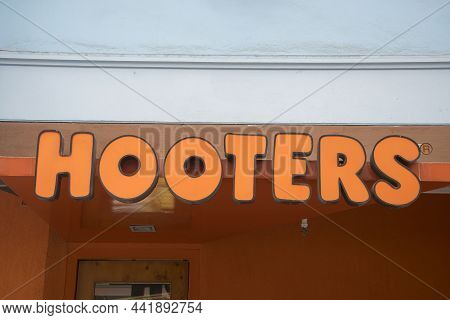 Singapore- 14 Nov, 2021: Hooters Exterior And Logo. Hooters Is A Casual Dining Restaurant Chain In T