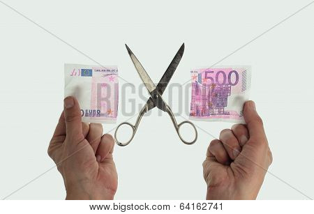 Cutting 500 Euro Note