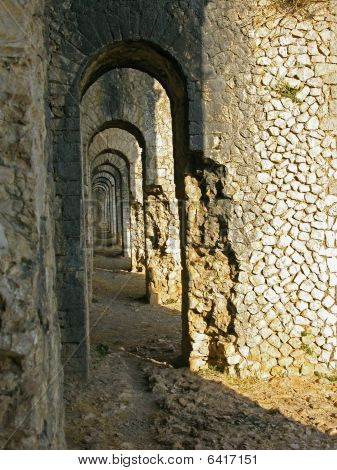 Arco percorso nel tempio di Giove Anxur
