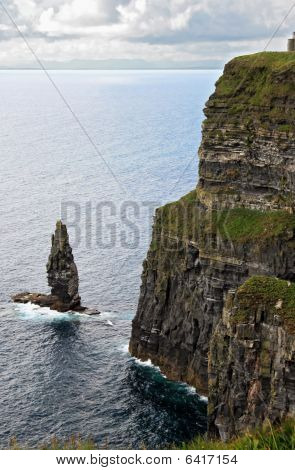 Lo Stack di grande mare presso le scogliere di Moher
