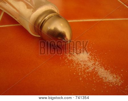 เกลือ spilt