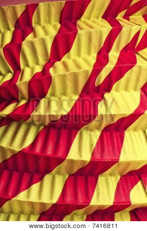 Czerwony i żółty papier Goffered