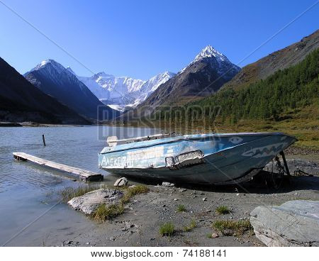 Altai. Lake Akkemskoe.