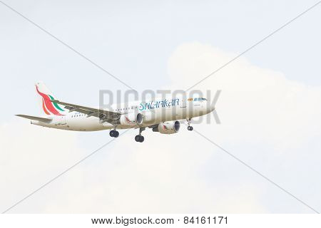 Thailand,bangkok-mar 3:srilankan Airlines  Plane Flying Above Suvarnabhumi Airport Runway And Prepar