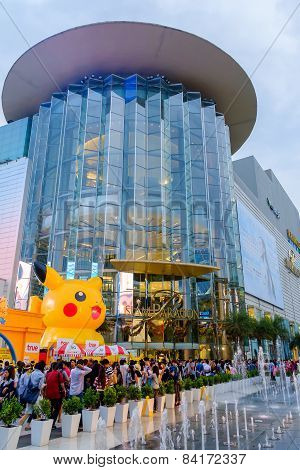 Shoppers Visit Siam Paragon Mall And Pokemon Festiva