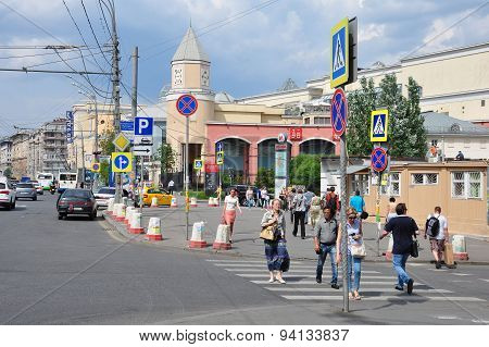 Moscow, Russia - 15.06.2015. People In  Central Streets Of Moscow - Garden Ring, About The Undergrou