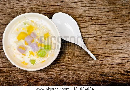 Thai Dessert, BUA Loi three colors with two eggs, BUA Loi Put the eggs, the more tasty, floating Lotus three colors with two eggs, on wooden table