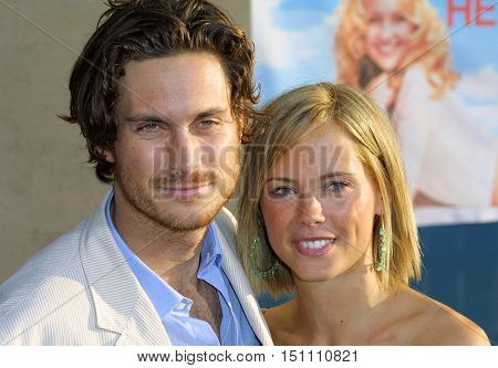 Oliver Hudson and Erinn Bartlett at the Los Angeles premiere of 'Raising Helen' held at the El Capitan Theatre in Hollywood, USA on May 26, 2004.