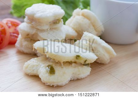 Tuna sandwich design of a flower with coffee.