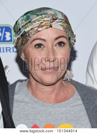 LOS ANGELES - SEP 09:  Shannen Doherty  arrives to the Stand Up To Cancer 2016 on September 09, 2016 in Hollywood, CA                