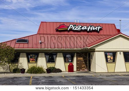 Kokomo - Circa October 2016: Pizza Hut Fast Casual Restaurant. Pizza Hut is a subsidiary of YUM! Brands I