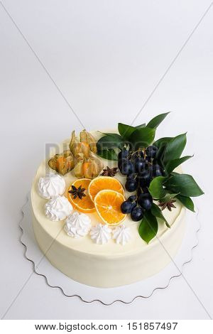 Vanilla Cream Cheese Cake With Grapes And Oranges