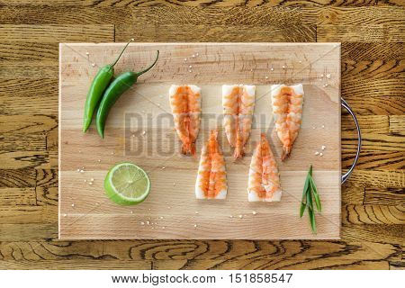 Sashimi shrimp in a wooden tray