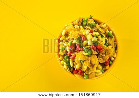 Indian Snacks: Traditional Indian deep fried salty dish called chivda or mixture or farsan made of gram flour and mixed with dry fruits and roasted nuts with salt, pepper, pulses, spice and green peas