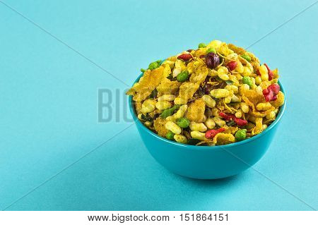 Indian Snacks: Traditional Indian deep fried salty dish called chivda or mixture or farsan made of gram flour and mixed with dry fruits and roasted nuts with salt, pepper, pulses, spice and green peas