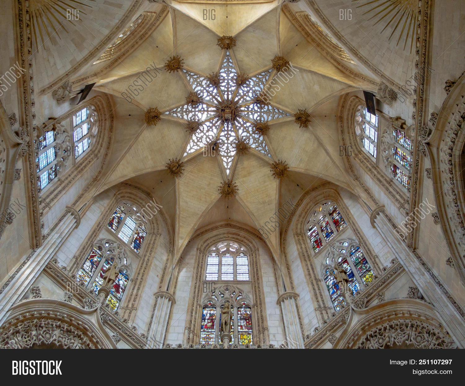 Монастырь осиос лукас в греции купол. Звездчатый свод готика. Готический потолок. Цилиндрический свод в романской архитектуре. Свод звезд.