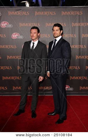 ลอสแองเจลิส - 7 nov: Luke Evans, Henry Cavill มาที่ 