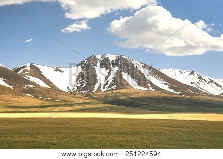The Route Of  Beautiful Scenic From Bishkek  To Song Kul Lake ,  Naryn With The Tian Shan Mountains