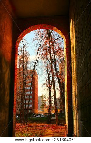 The Arch Bearing Structural Construction Located Between The Houses Reveals The View Of The House