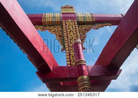 Lai Thai ,lai Kranok  In Thai Temple