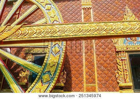 Lai Thai ,lai Kranok  In Thai Temple