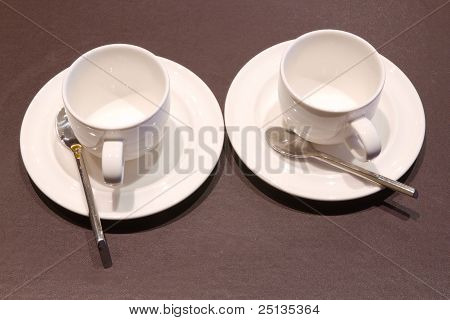 Tazza di caffè sul piattino