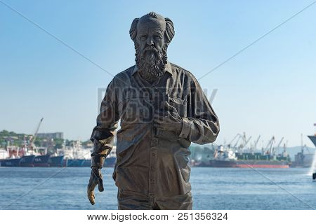 Vladivostok, Russia-july 28, 2018: The Monument To Solzhenitsyn Against The Background Of Sea And Sh