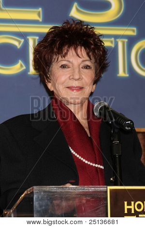 LOS ANGELES - NOV 9: Dr. Aida Takla-O' Reilly, HFPA President bei den DeMille AWARD Honoree 