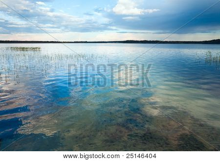 Kesän Aki järvi