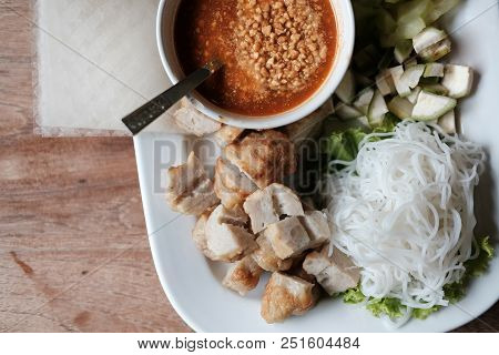Minced Pork Sausage, Fermented Rice Noodle & Vegetable Served With Chili Sauce. Vietnamese Food Call