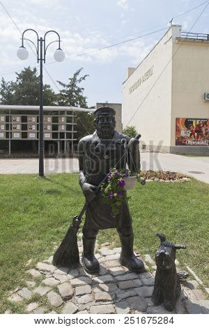 Evpatoria, Crimea, Russia - July 29, 2018: Monument To The Janitor In Gogol Street In The City Of Ev