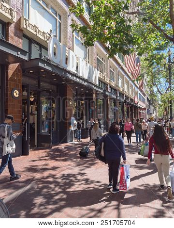 Old Navy Storefront With Flying American Flgs On Market Street Downtown San Francisco