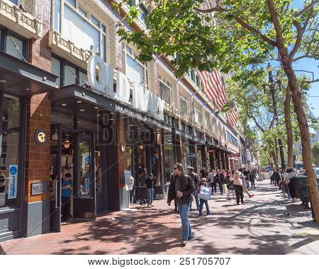 Old Navy Storefront With Flying American Flgs On Market Street Downtown San Francisco