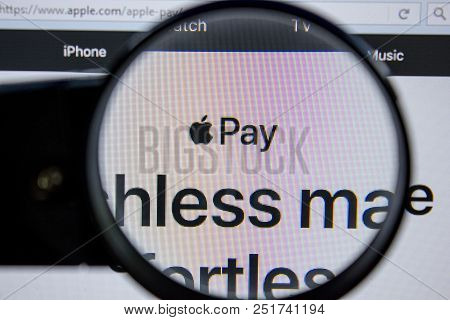 Ryazan, Russia - July 11, 2018: Apple.com Apple Pay Website On The Display Of Pc