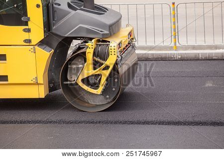 Heavy Vibration Roller Compactor At Asphalt Pavement Works For Road Repairing