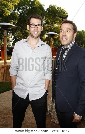 LOS ANGELES - 16. června: Doug Ellin, Jeremy Piven na premiéře 'Entourage' se konala v Paramount Stu